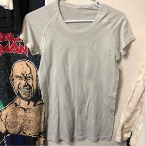 LULULEMON T SHIRT